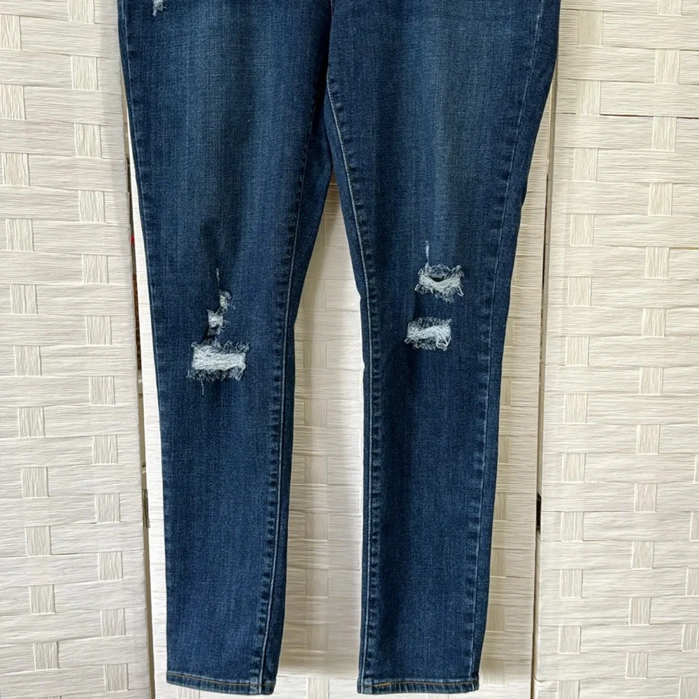 Levi’s Women’s 711 Dark Wash Skinny Jeans - Picture 4 of 9